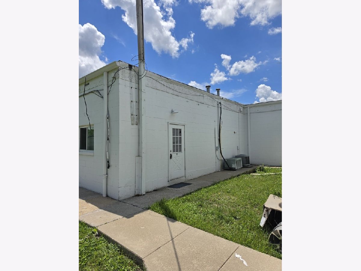  Rented Crystal Lake Illinois, 5612 S Illinois Rte 31