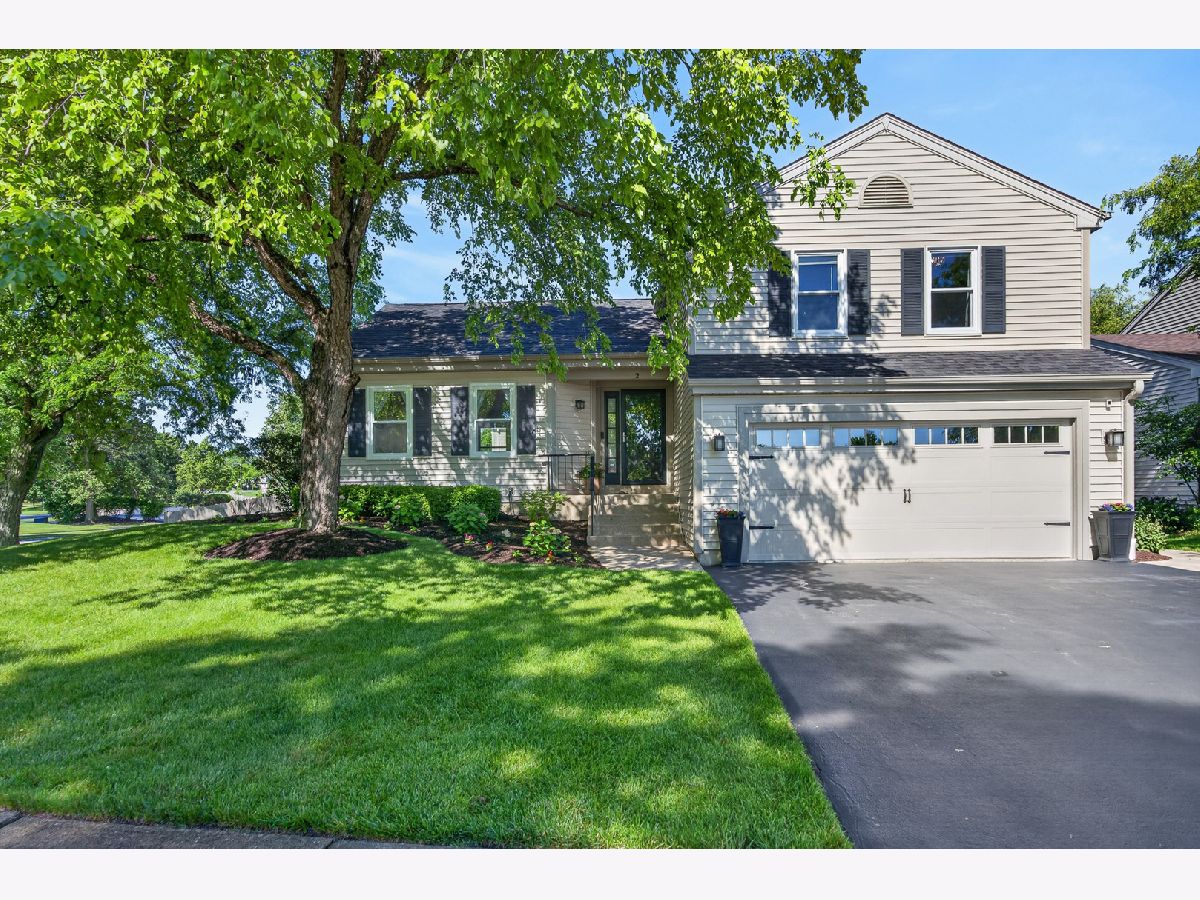  For Sale Lake Zurich Illinois, 2 Ferndale Court