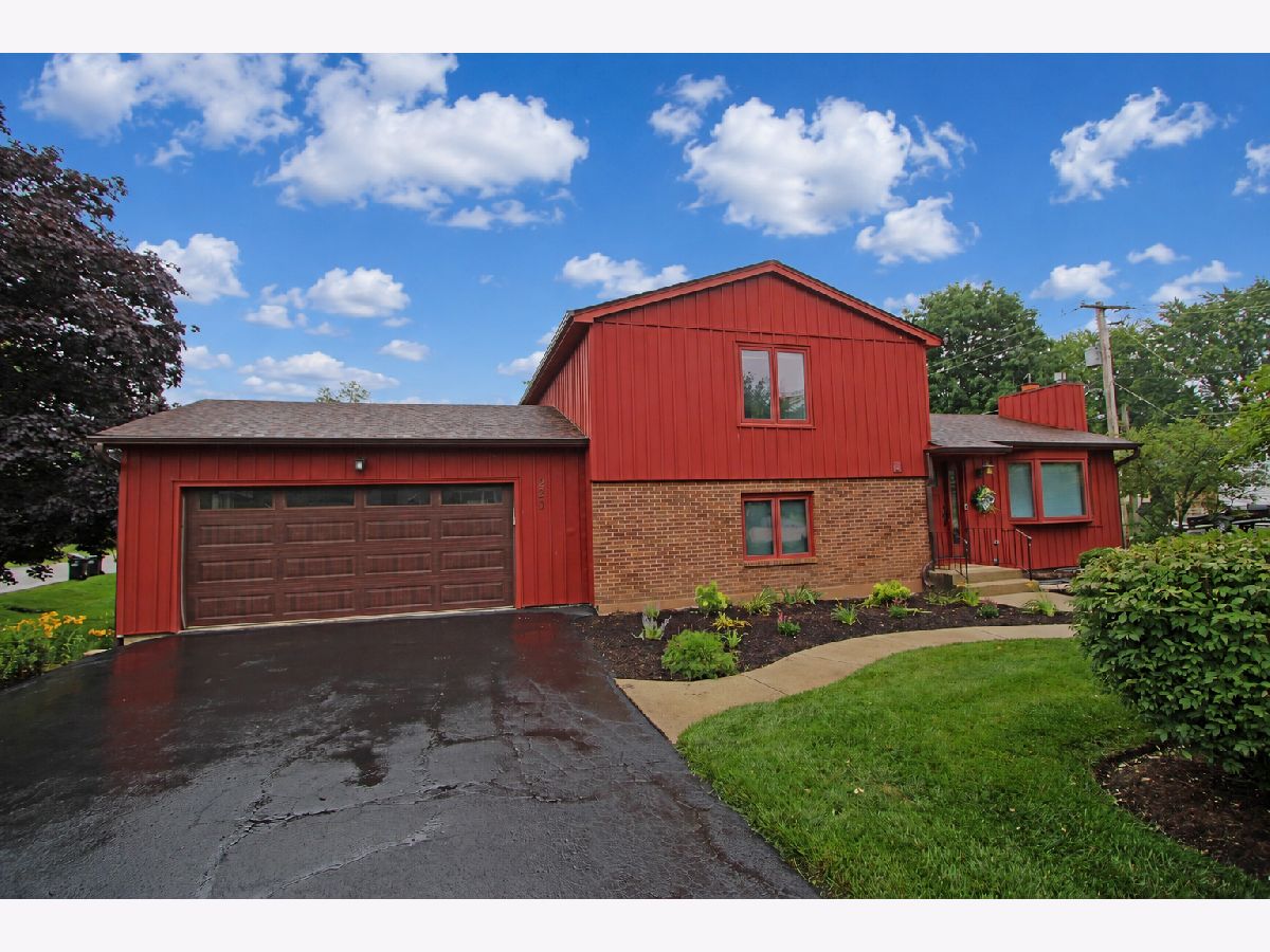 Homes For Sale Lake Zurich Heights Lake Zurich Illinois, 220 Fairway Road