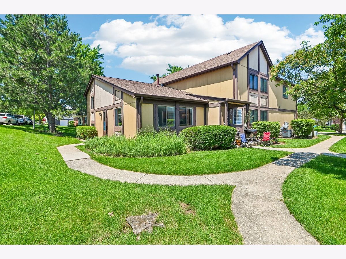 Townhomes & Condos For Sale Inverrary West Palatine Illinois, 1298 Inverrary Lane