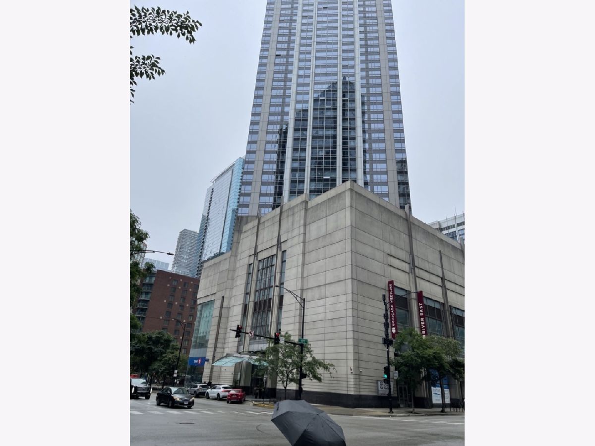 Condominiums Rented River East Chicago Illinois, 512 Mcclurg