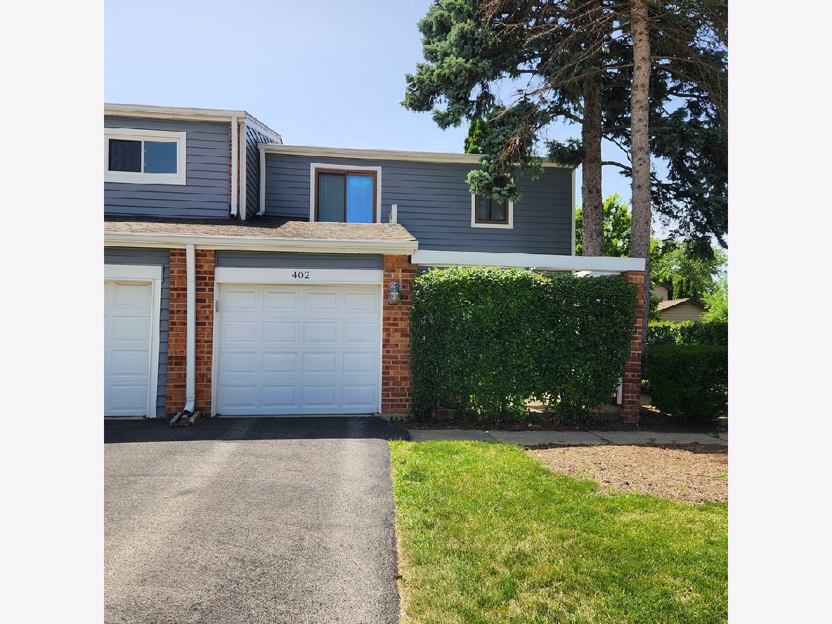  For Sale Wheeling Illinois, 402 Honey Locust Drive
