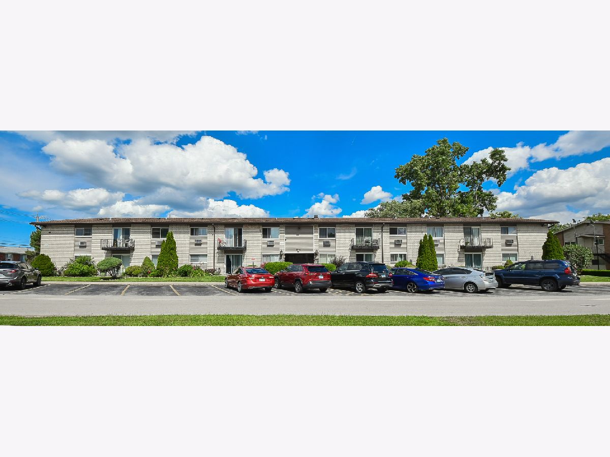  For Sale Des Plaines Illinois, 8999 Kennedy Drive