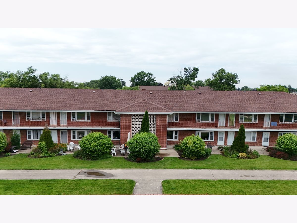 Condominiums For Sale Holiday Lane Des Plaines Illinois, 1105 Holiday Lane