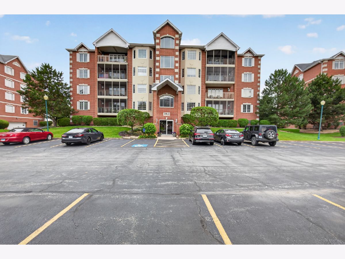 Condominiums For Sale Brookside Place Tinley Park Illinois, 7919 Trinity Circle