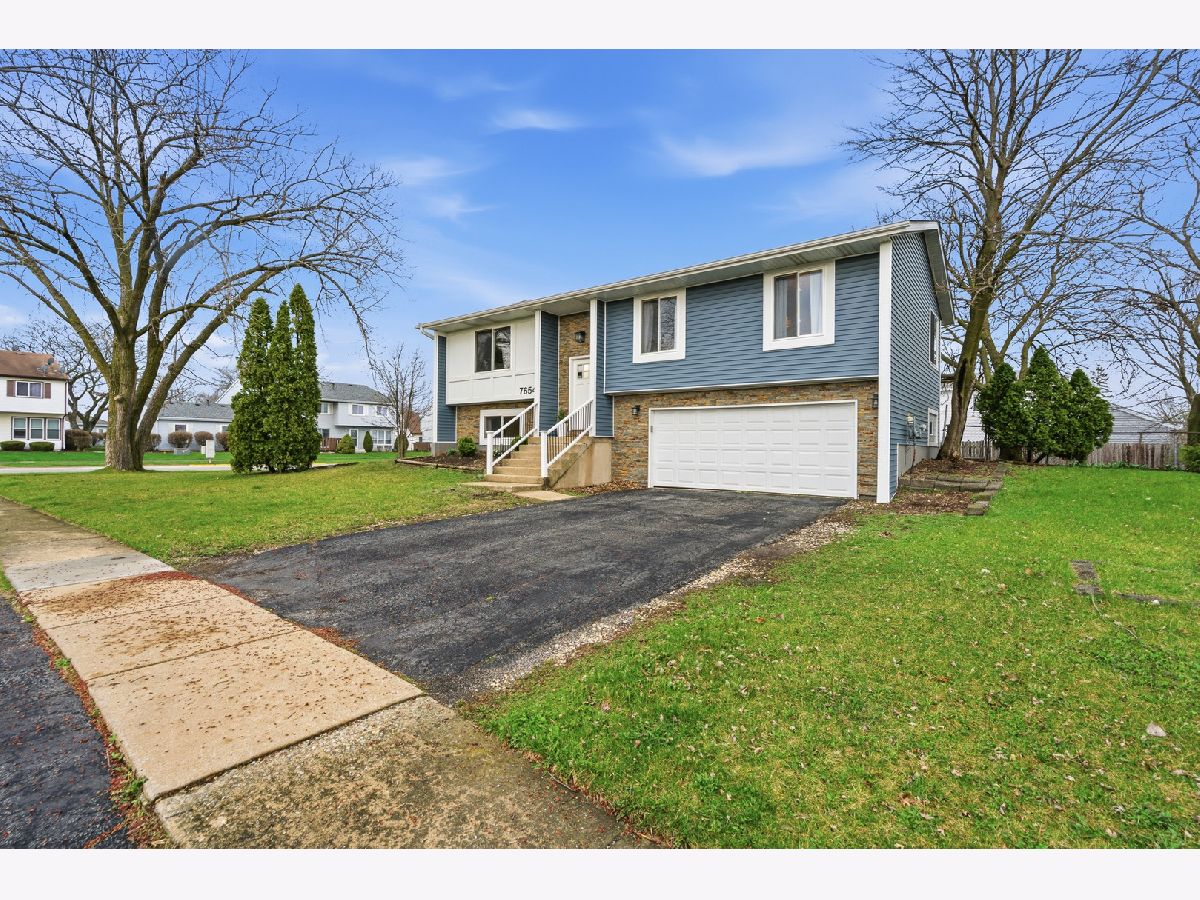 Homes & Townhomes & Condos For Sale Frankfort Square Frankfort Illinois, 7654 Moorefield Drive