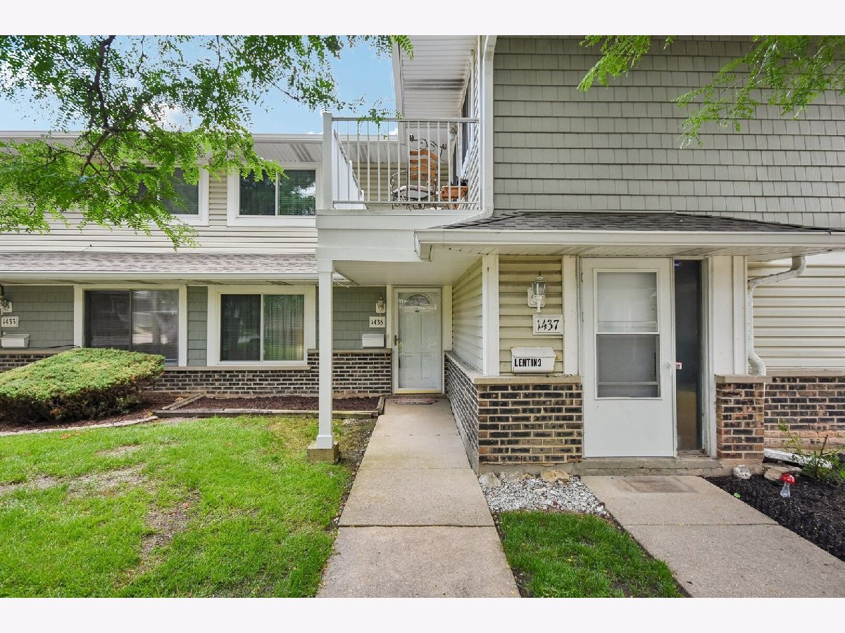 Townhomes & Condos For Sale Fremont Junction Hanover Park Illinois, 1435 Bear Flag Drive