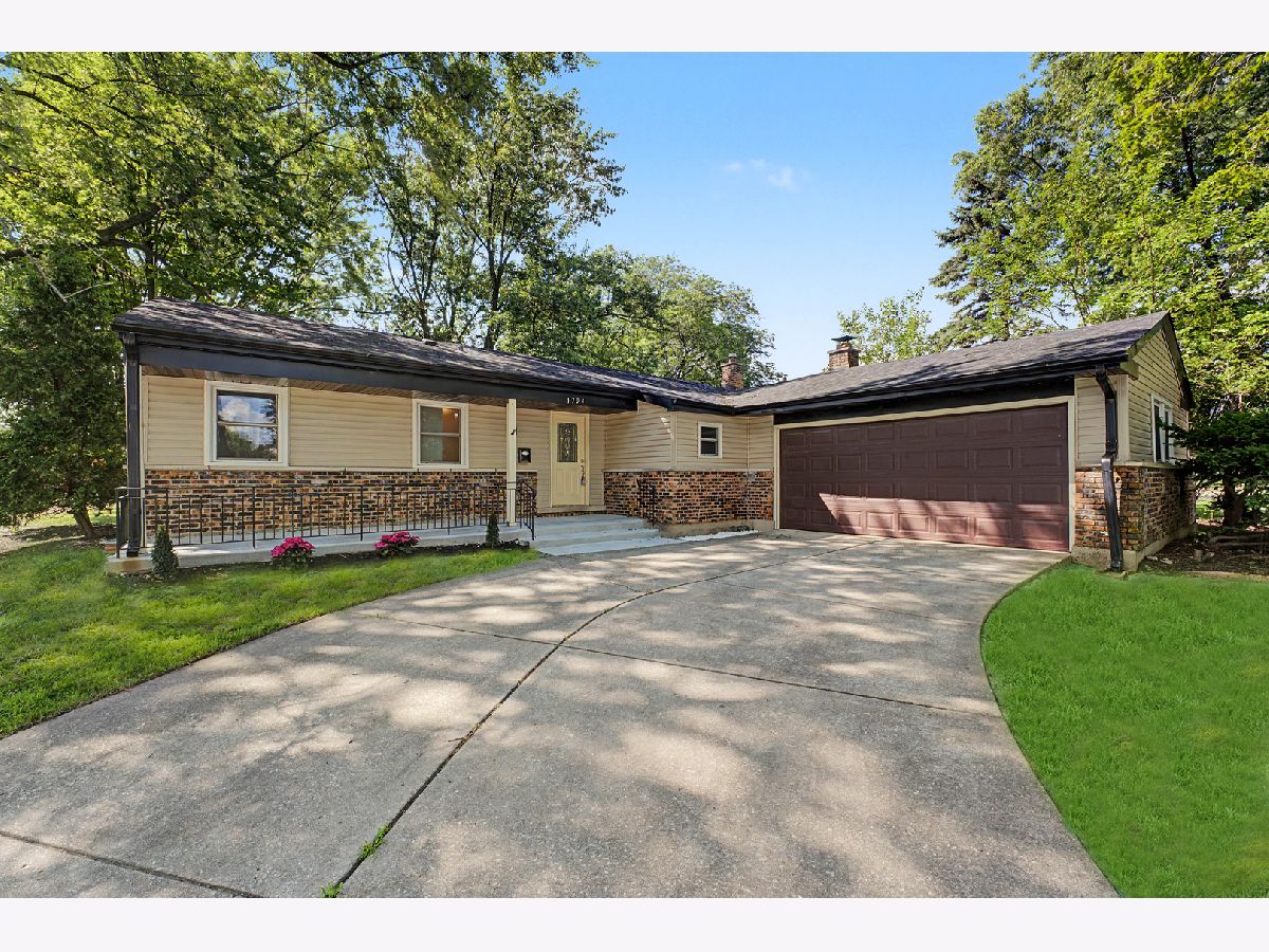 Homes & Condos & Townhomes For Sale Surrey Ridge Arlington Heights Illinois, 1704 Highland Avenue