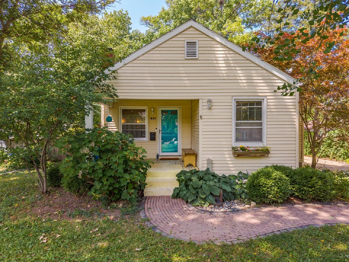  Sold Normal Illinois, 821 Normal