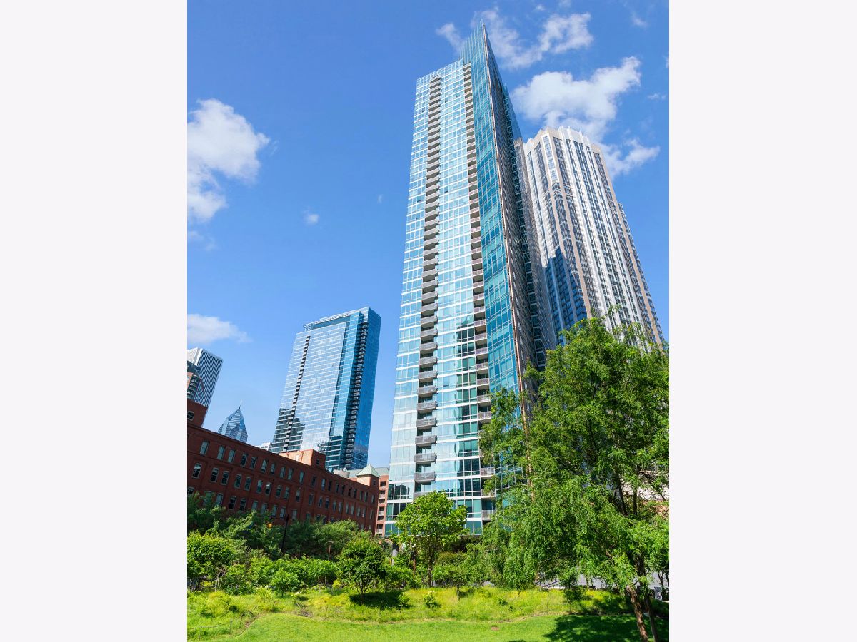Condos & Townhomes For Sale Parkview Condominiums Chicago Illinois, 505 Mcclurg Court