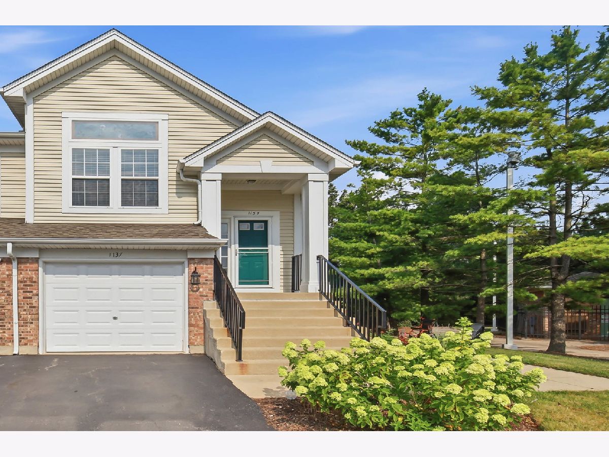  For Sale Elk Grove Village Illinois, 1137 Hawthorne Lane