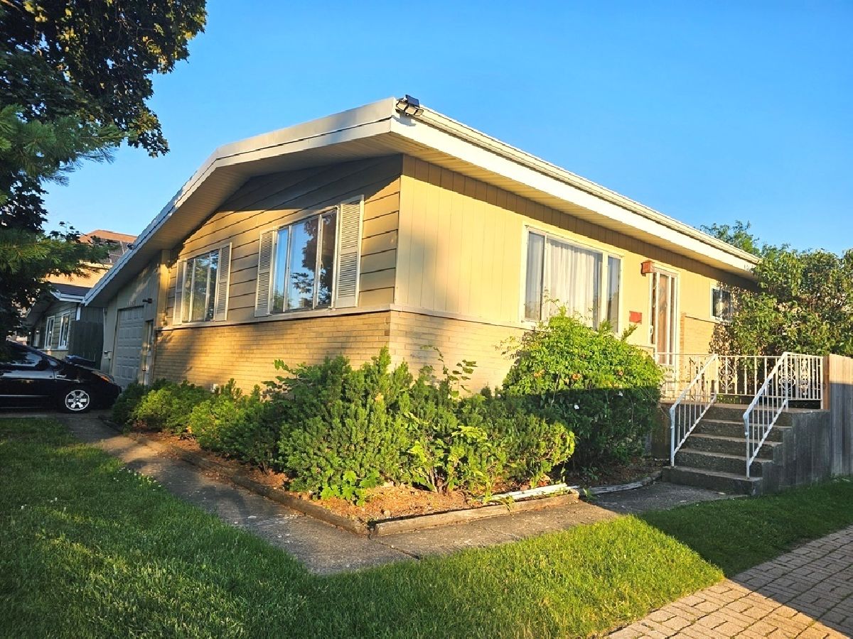  Rented Glenview Illinois, 4527 Lilac