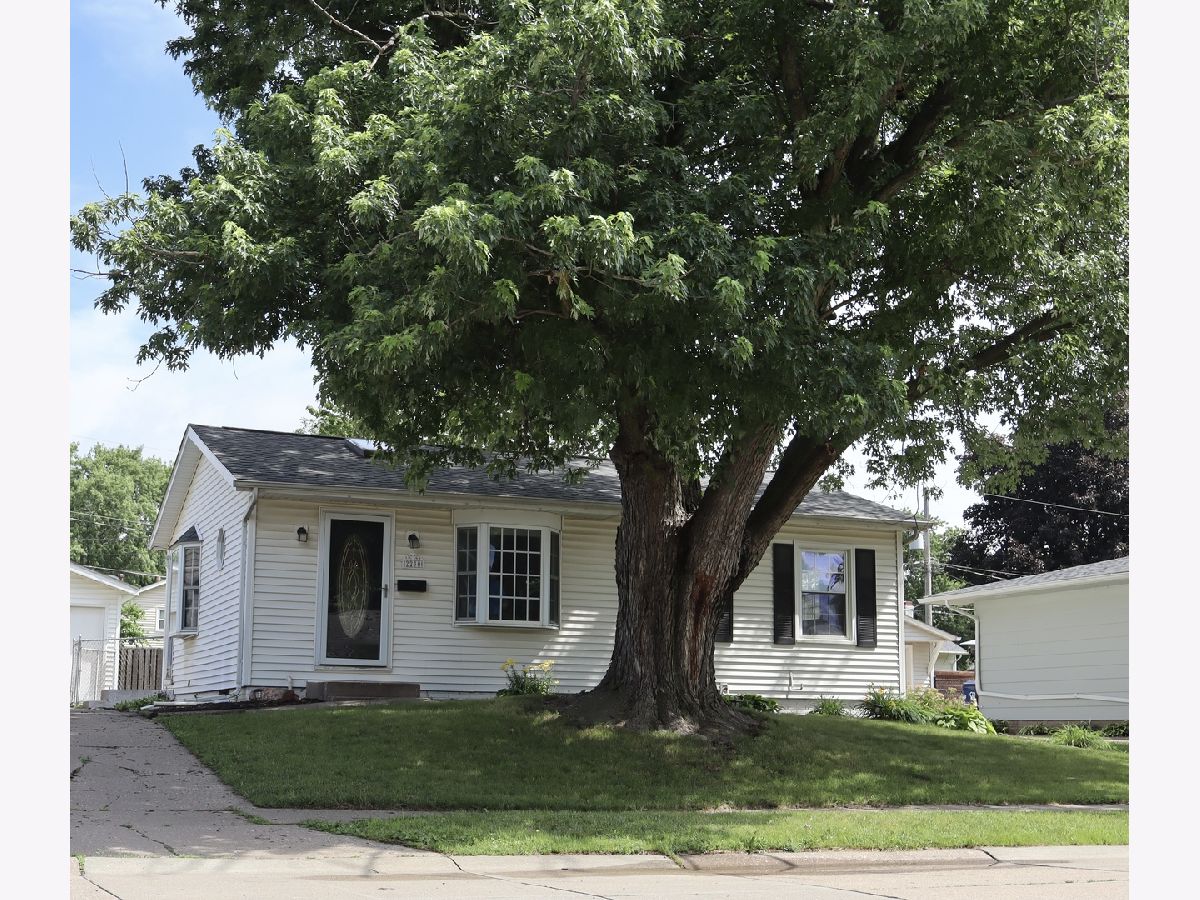  Rented Bettendorf Iowa, 2230 Brookside