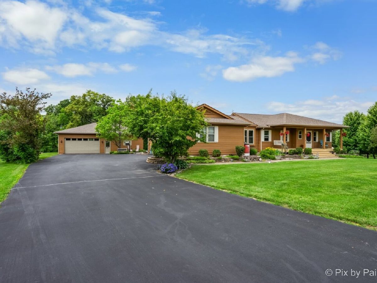  For Sale Oswego Illinois, 28 Tomahawk Trail