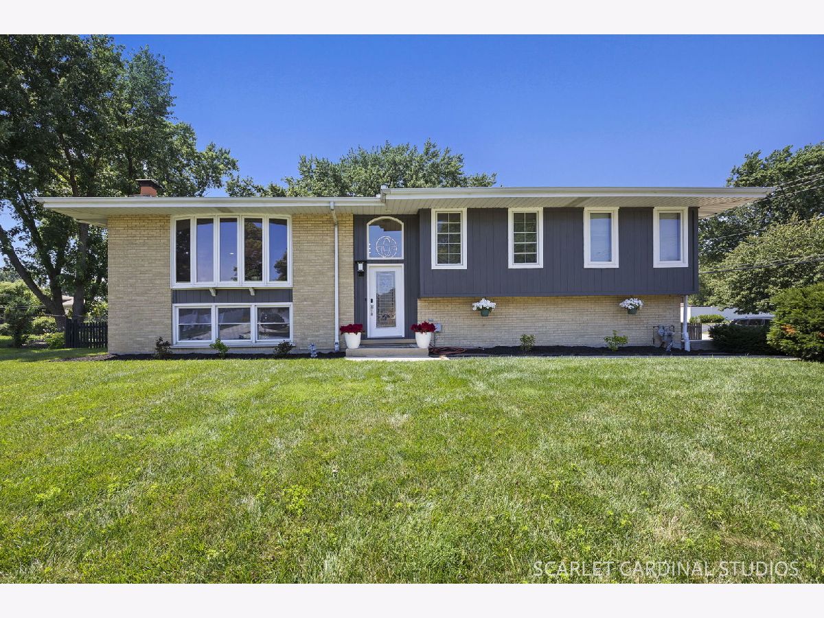 Sold Roselle Illinois, 560 Lincoln