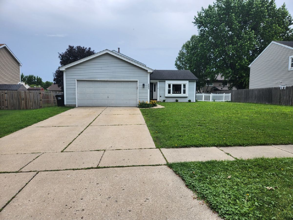  Rented Crystal Lake Illinois, 827 Boxwood