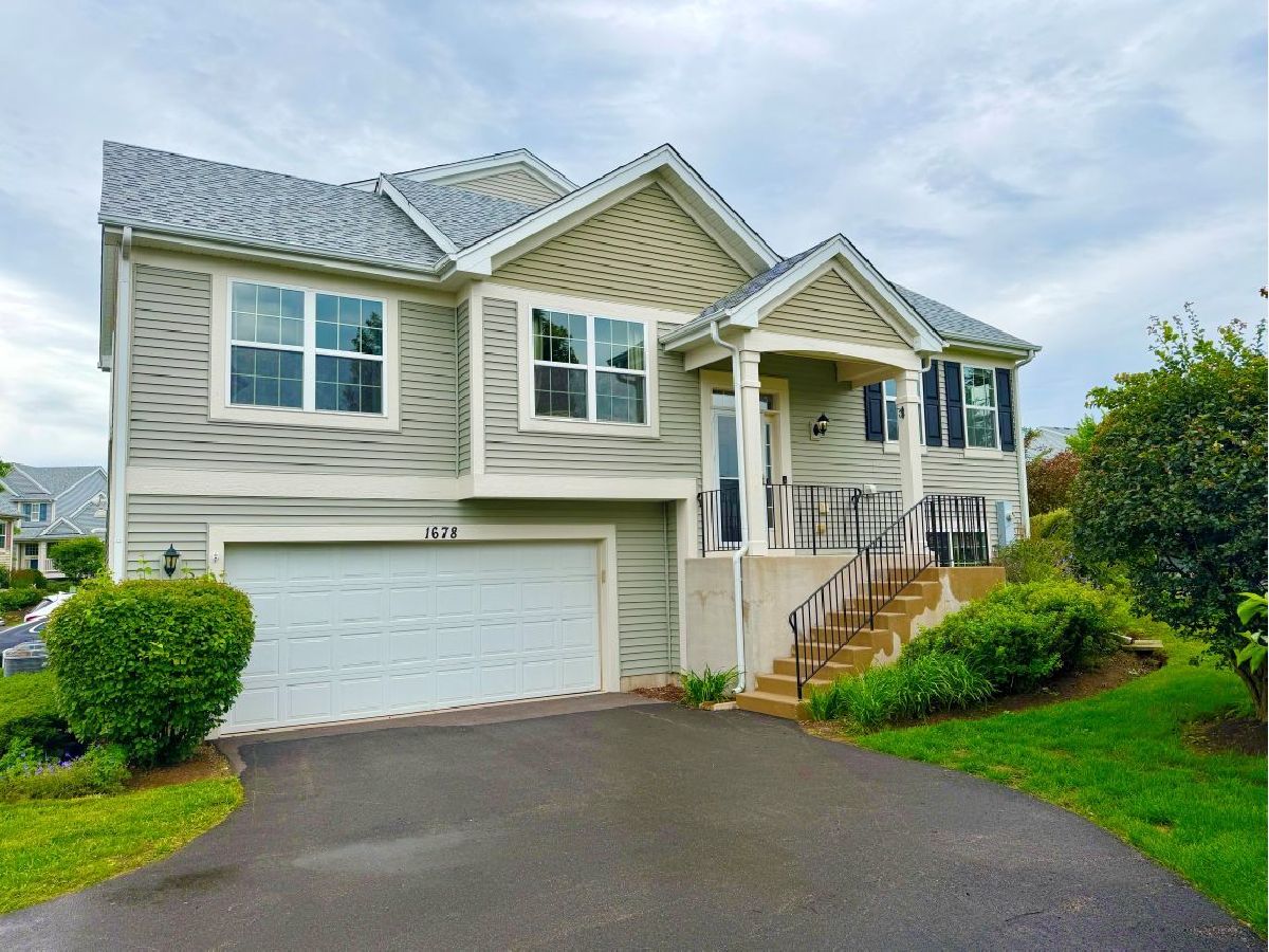 Townhomes & Condos & Homes For Rent Cambridge Lakes Pingree Grove Illinois, 1678 Windward