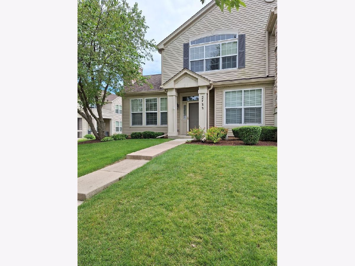 Townhomes & Homes For Sale Grand Pointe Meadows West Dundee Illinois, 2735 Acorn Court