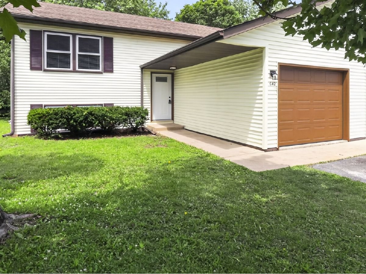 Townhomes For Sale Quail Creek Grayslake Illinois, 642 Swan Drive