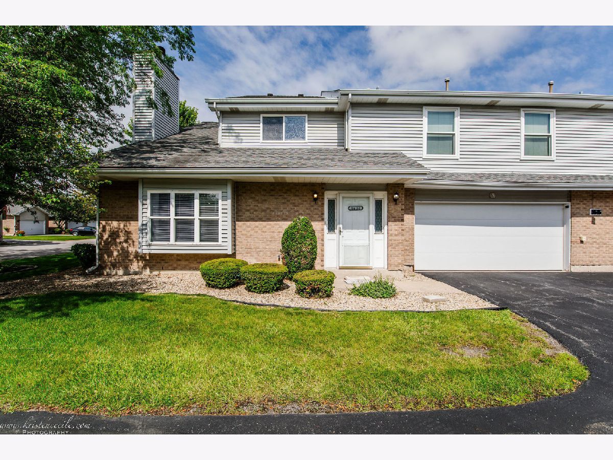 Townhomes & Condos For Sale Country Oaks Monee Illinois, 5616 Von Avenue