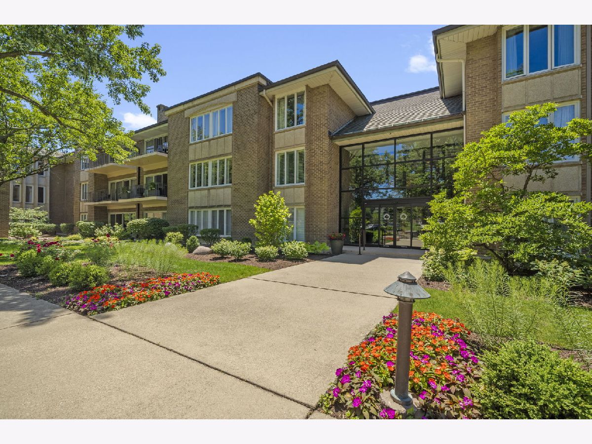  For Sale Oak Brook Illinois, 2 Oak Brook Club Drive