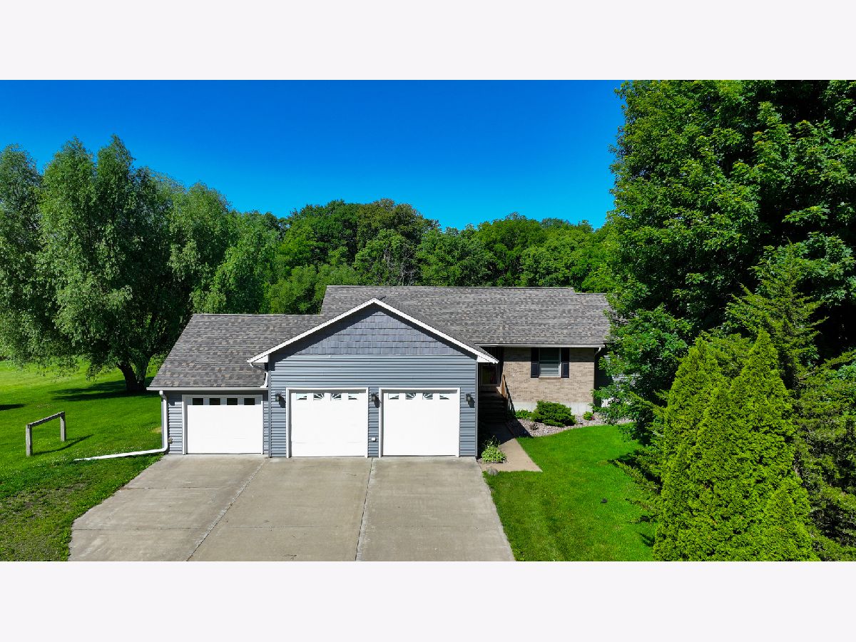 Homes For Sale West Deer Creek Estates Clinton Iowa, 681 W Deer Creek Road