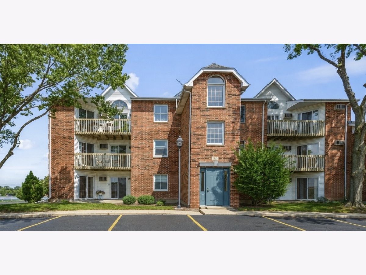  For Sale Lake In The Hills Illinois, 1362 Cunat Court