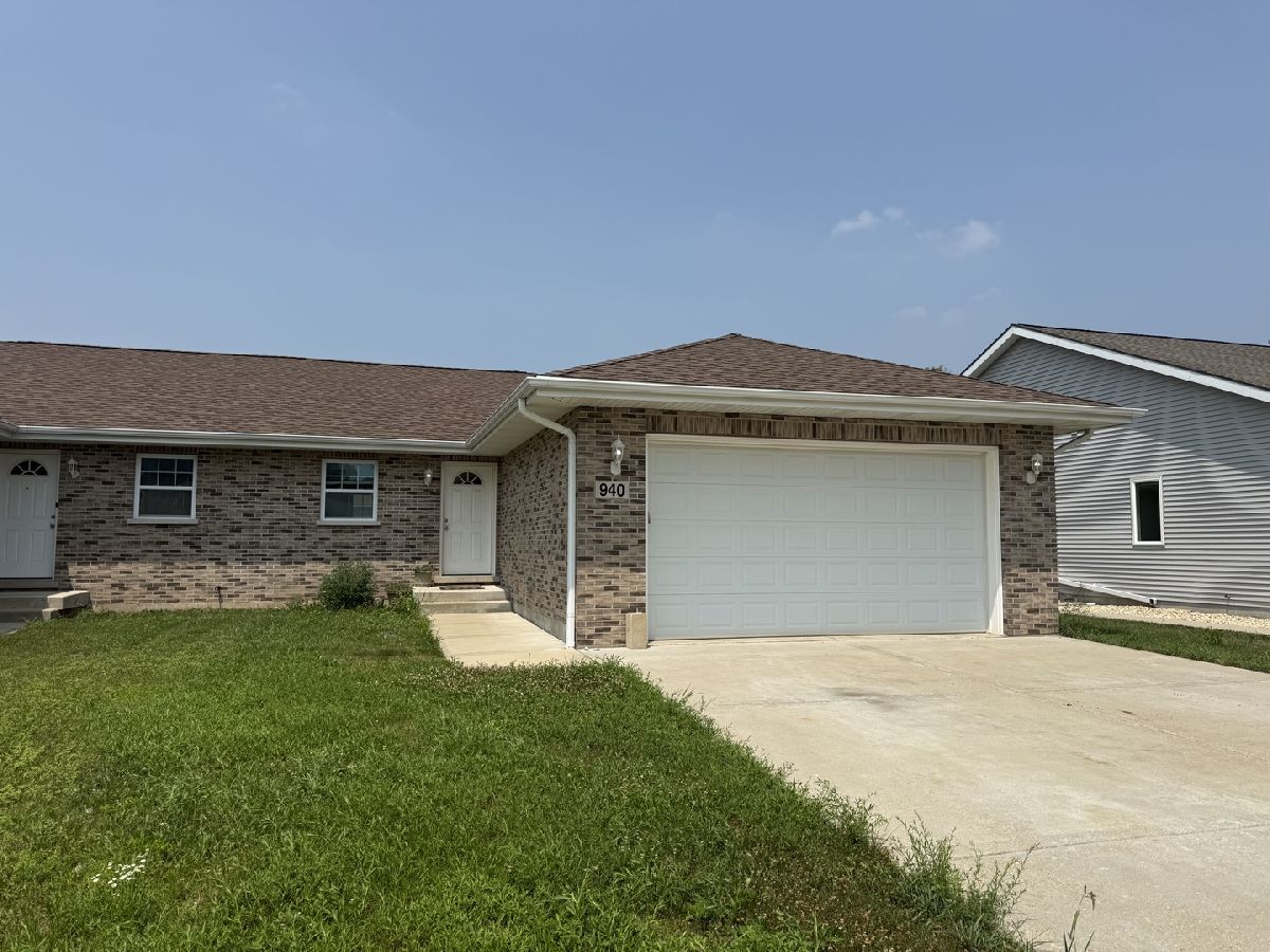  Rented Braidwood Illinois, 940 Bergera