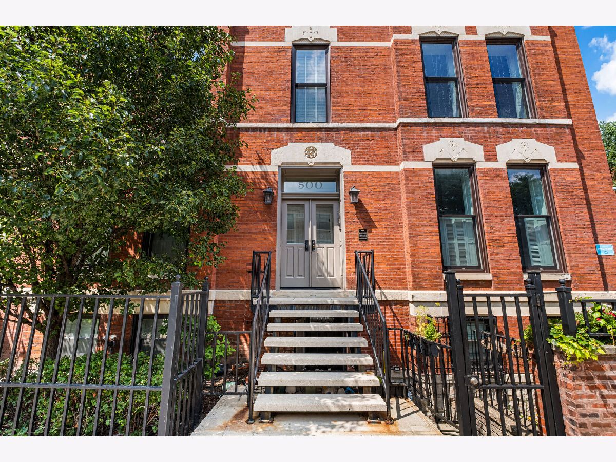  For Sale Chicago Illinois, 500 Armitage Avenue
