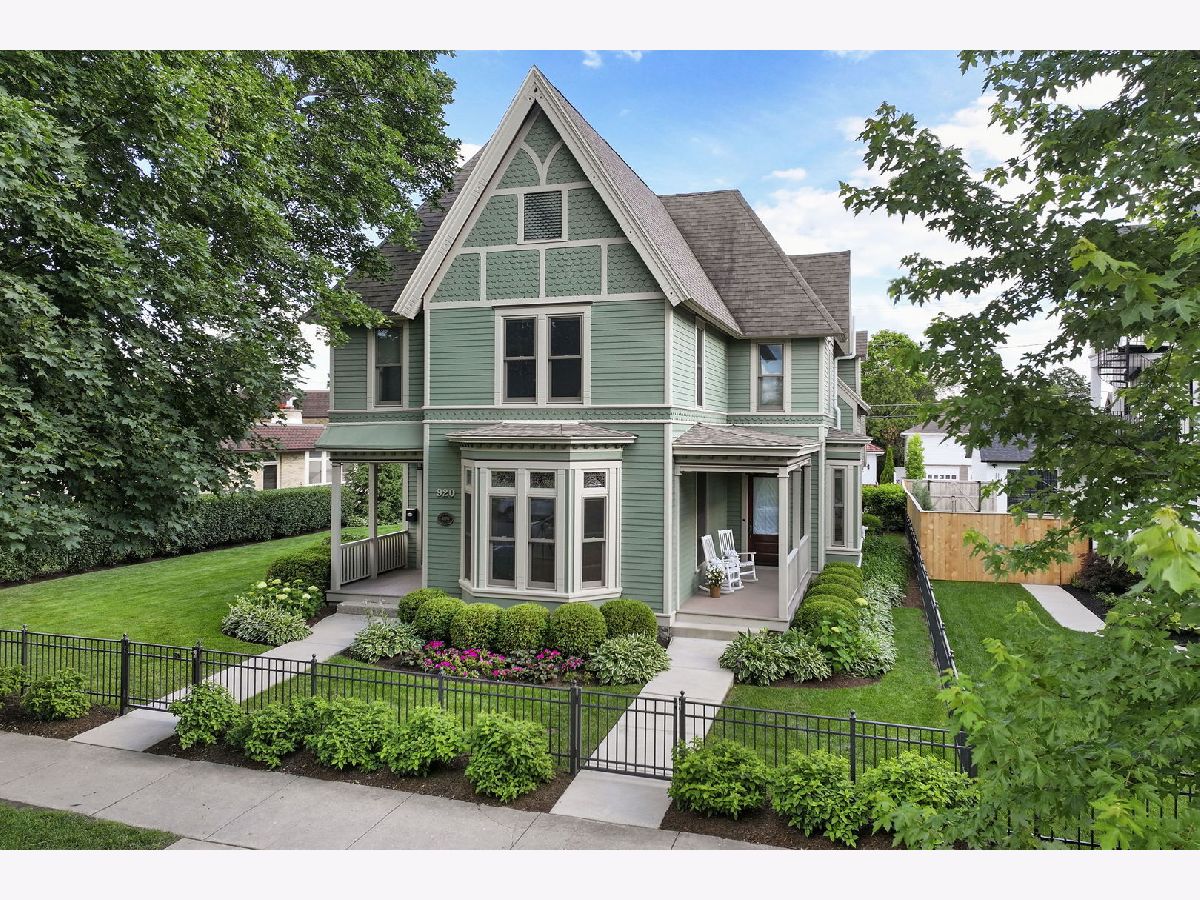  For Sale Lake Geneva Wisconsin, 920 Geneva Street