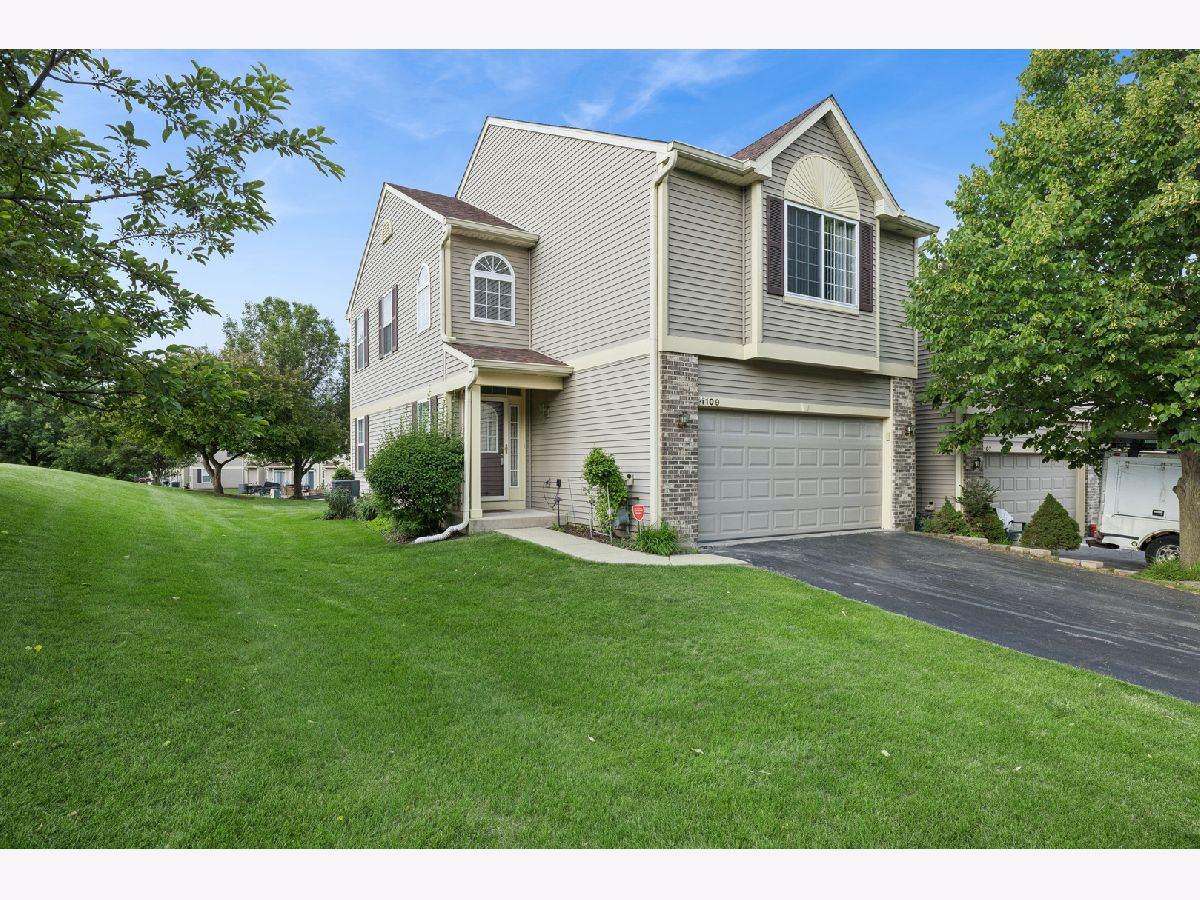 Townhomes & Condos For Sale Brightwater Fox Lake Illinois, 1109 Grass Lake Drive