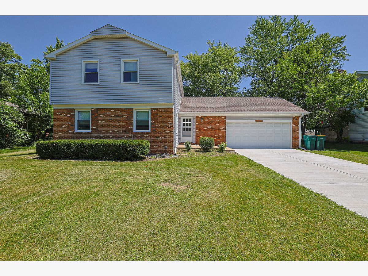 Homes For Sale Strathmore Buffalo Grove Illinois, 961 Twisted Oak Lane