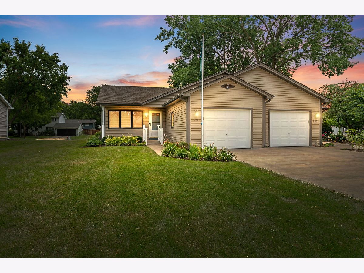  For Sale North Aurora Illinois, 711 Harmony Court