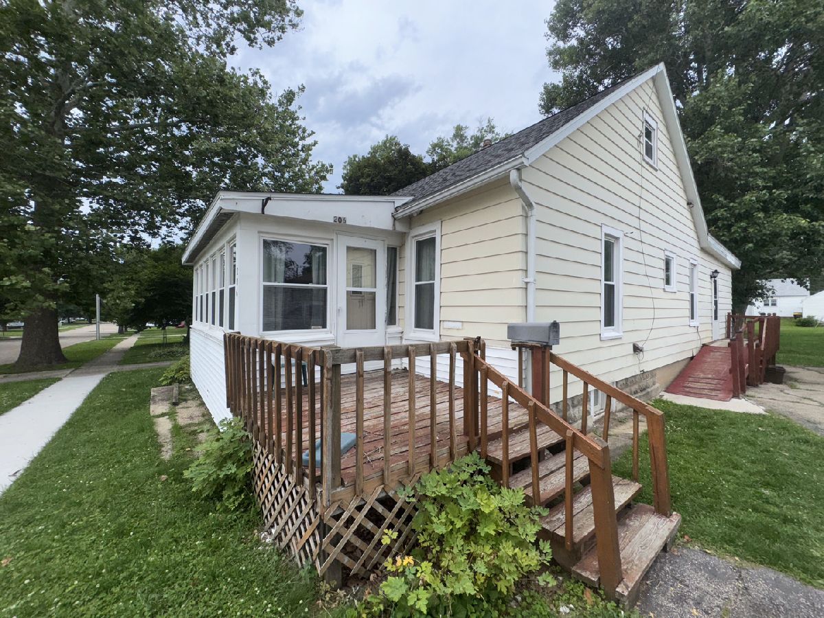  For Sale Mount Morris Illinois, 206 Main Street