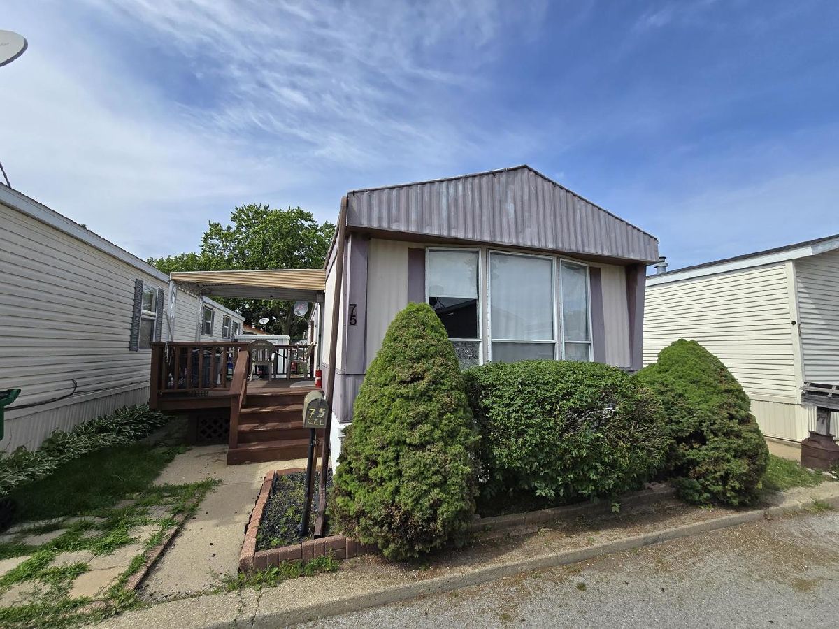  For Sale Countryside Illinois, 75 Country Club Drive