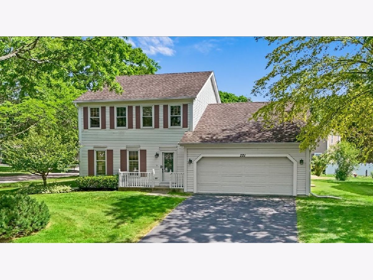  For Sale Fox River Grove Illinois, 221 Foxmoor Road