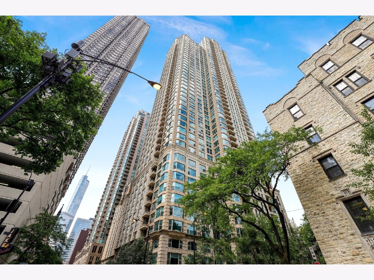 Condos & Townhomes For Sale Fordham Chicago Illinois, 25 Superior Street