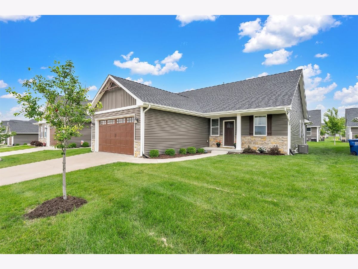 Condos & Townhomes & Homes For Sale Forest Grove Crossing Bettendorf Iowa, 3052 Charissas Place