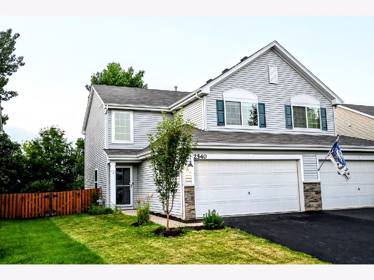  For Sale Hampshire Illinois, 2540 Carlisle Lane
