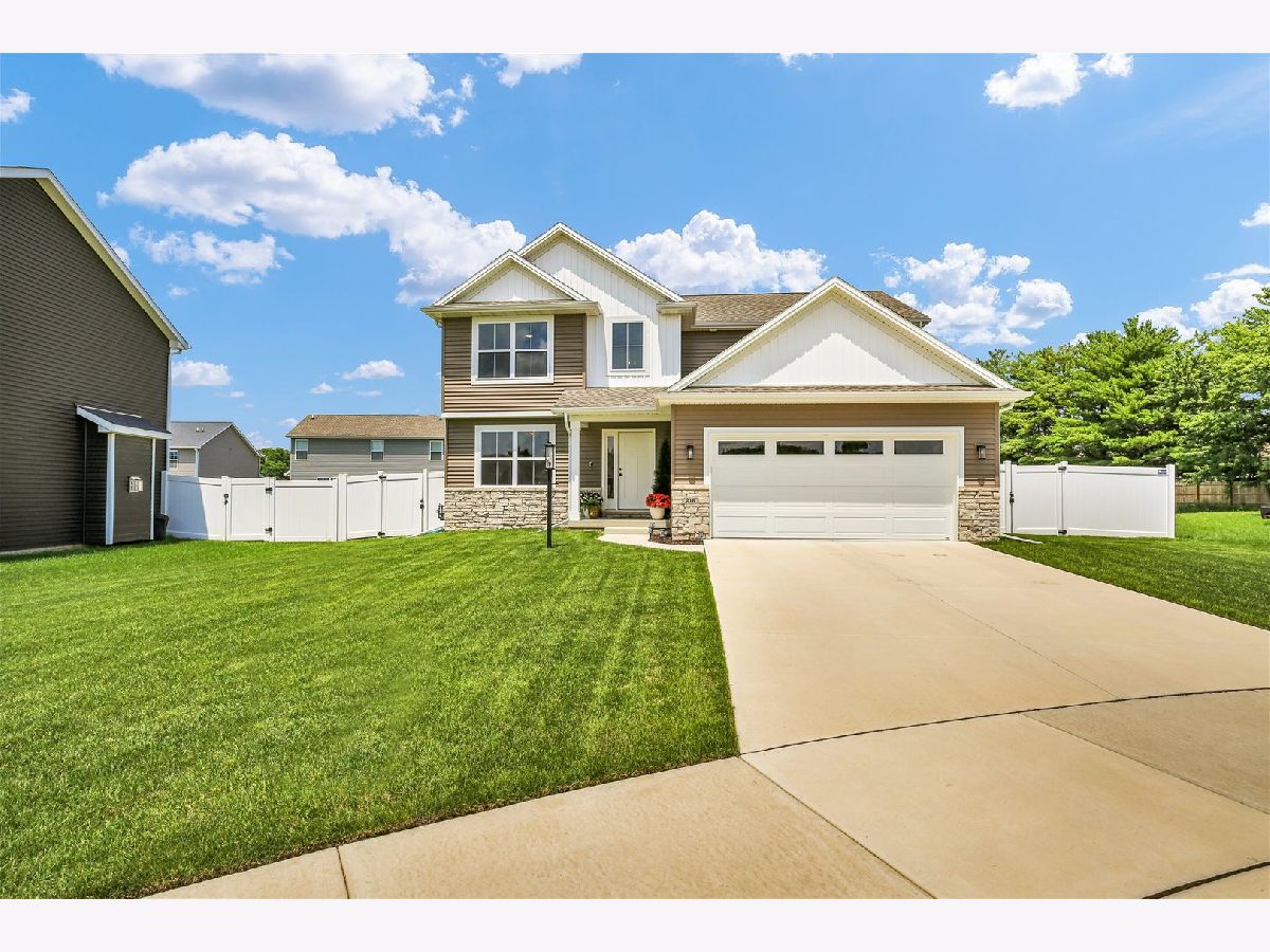 For Sale Mahomet Illinois, 216 Red Bud Drive