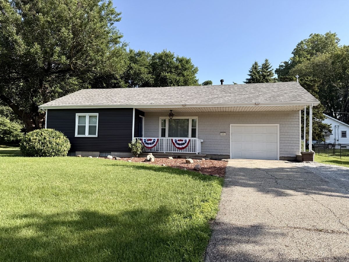  For Sale Clinton Illinois, 101 Fairview Place
