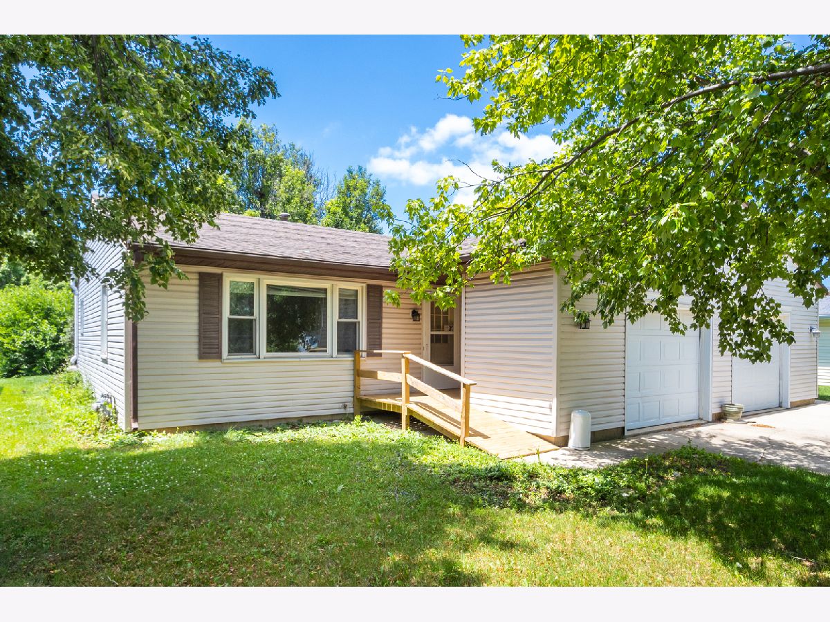  For Sale Sycamore Illinois, 1521 Pebblewood Drive