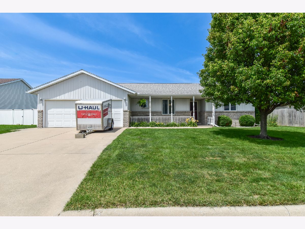 Homes For Sale Countryside Estates Pontiac Illinois, 1415 Bethany Lane