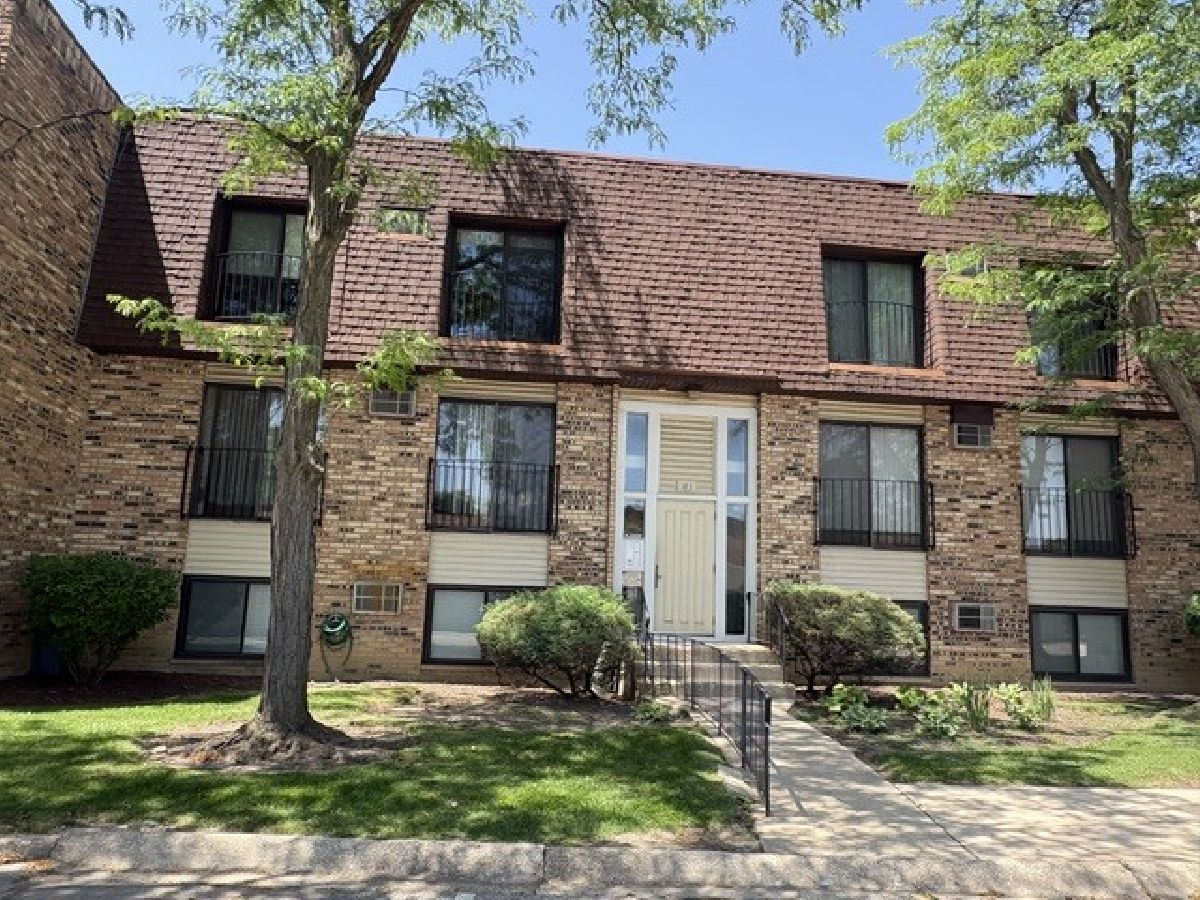 Condominiums For Rent Watersedge Glendale Heights Illinois, 183 Waters Edge