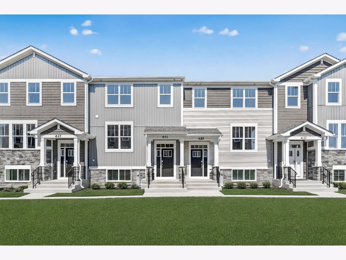 Condos & Townhomes For Sale Oaks Of Volo Volo Illinois, 441 Red Oak Circle