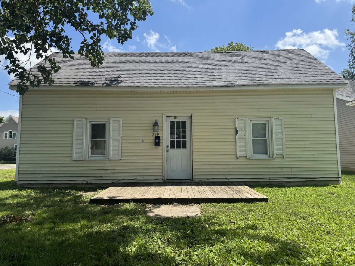  Sold Arthur Illinois, 320 Walnut