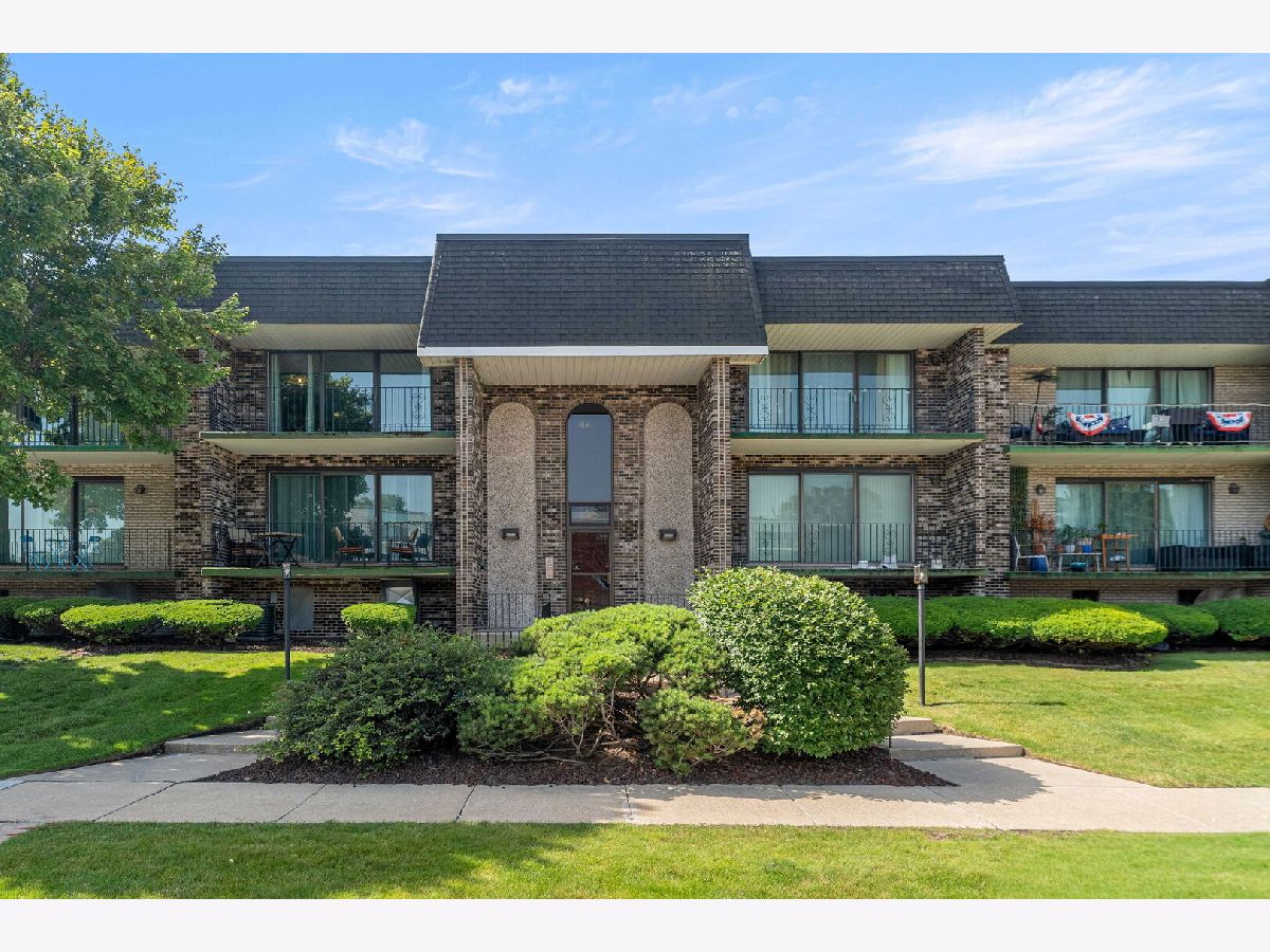 Condominiums & Homes For Sale Crawford Estates Oak Lawn Illinois, 9122 Pulaski Road