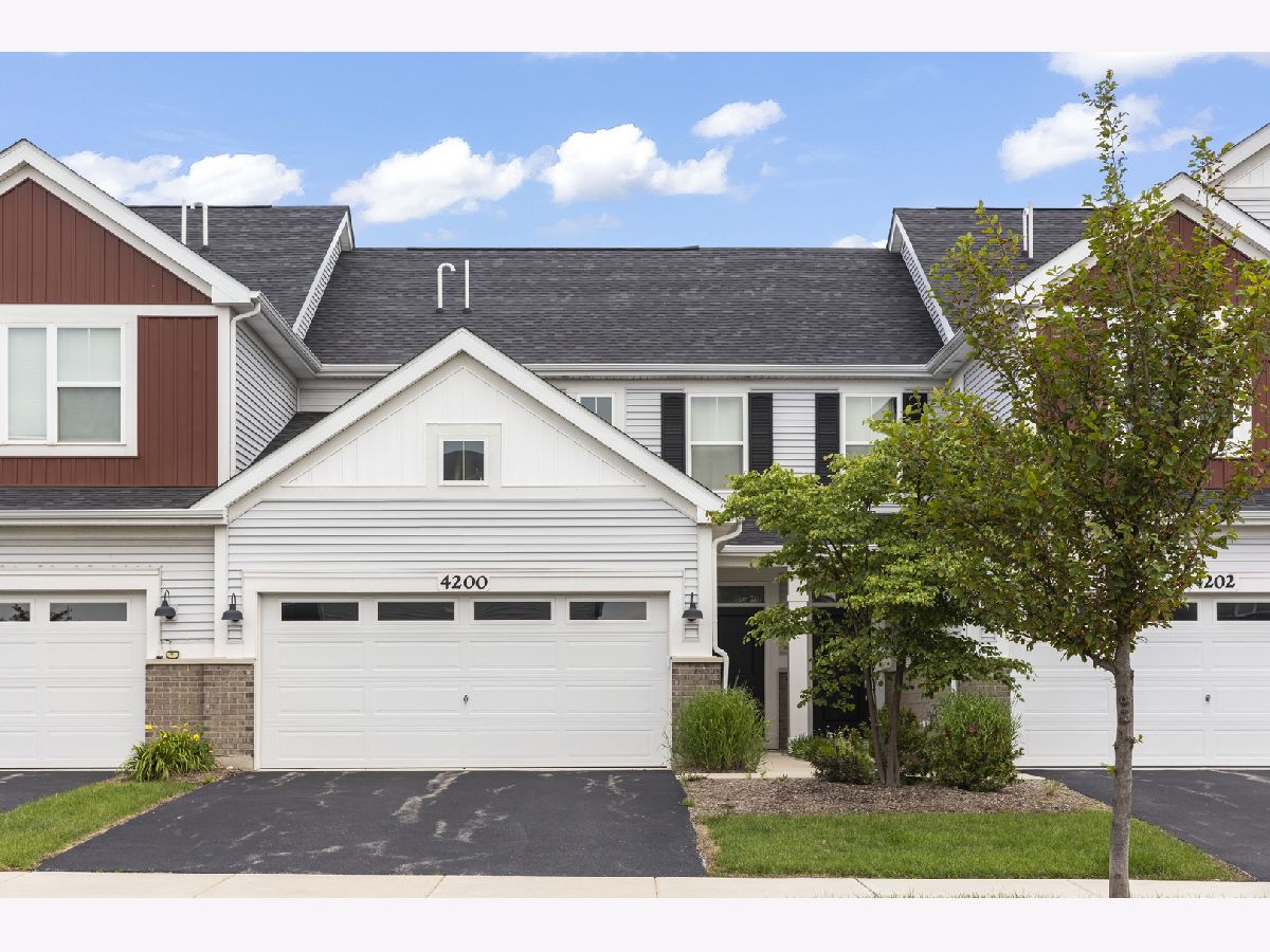 Condos & Townhomes For Rent Gramercy Square Aurora Illinois, 4200 Calder