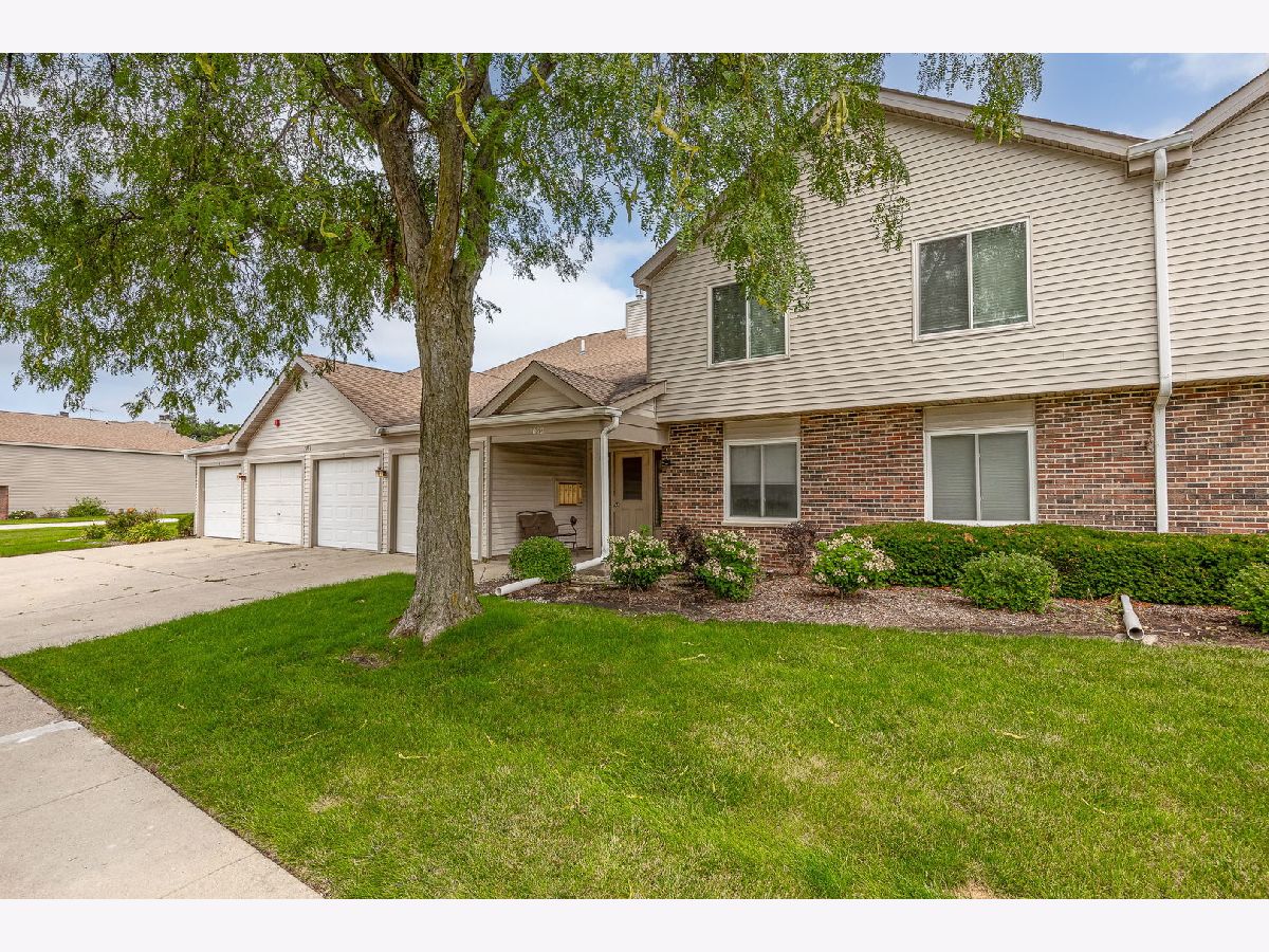  Sold Woodridge Illinois, 7050 Newport
