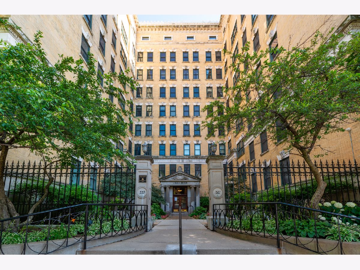 Condominiums For Sale Commodore Chicago Illinois, 559 Surf Street